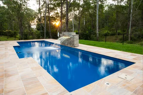 UAE Manufacturing Fiberglass Pools