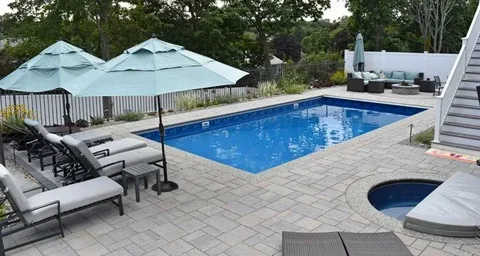Pool Contractors Near Me 