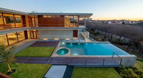 Build villa swimming pool in Al Barari