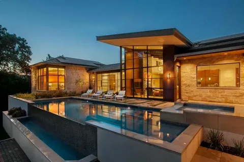 Build villa swimming pool in Al Barari