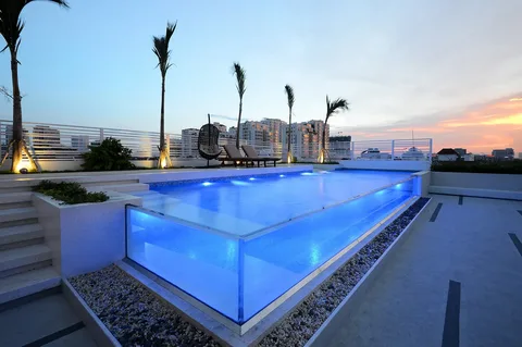 How to Choose the Right Acrylic Pool Design for Your Dubai Home